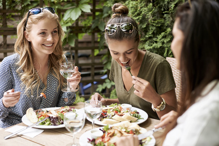 girls eating at a restuarant